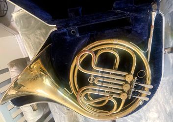 Conn French Horn w/ Original Hard Case – Good Condition