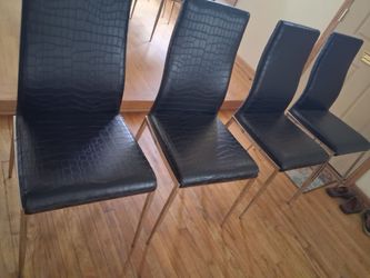 Furniture/Chairs