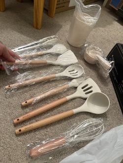 Chef Kitchen Cooking Utensils Set,  Non-stick Silicone Cooking Kitchen Utensils Spatula Set with Holder, Wooden Handle Silicone Kitchen Gadgets Utensi