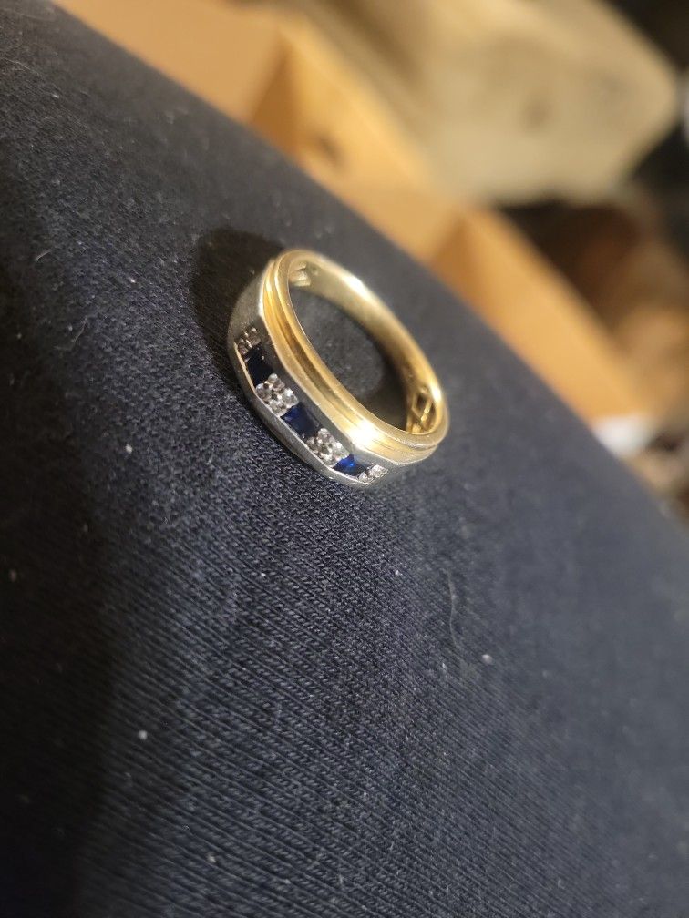 Sz. 9-10 10K White/yellow Diamond Sapphire Ring