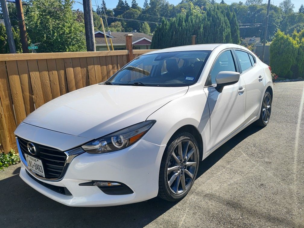 Selling 2018 Mazda 3