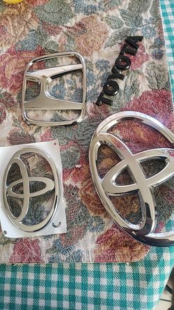 Toyota enblems