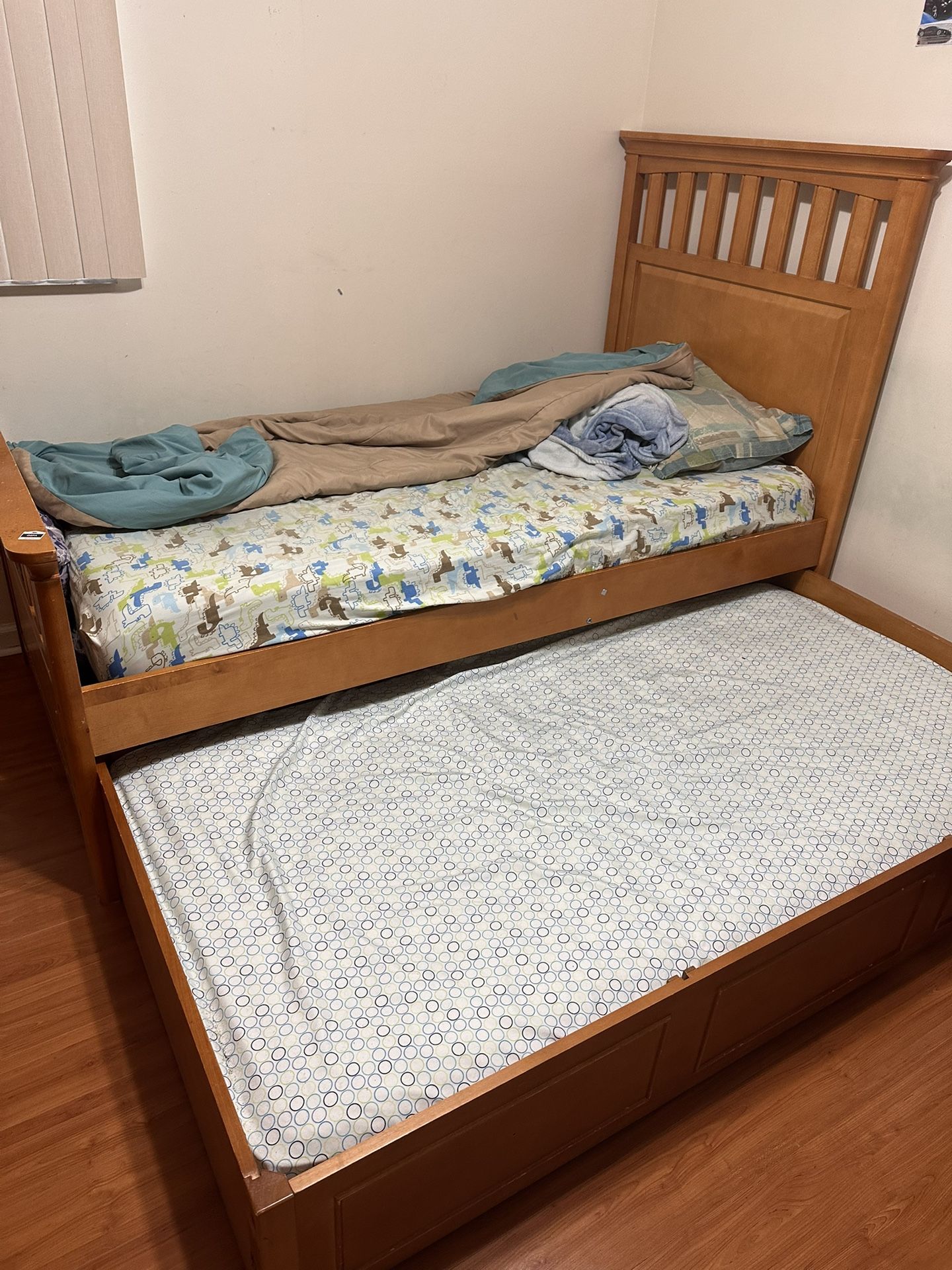 Twin Bed And Trundle