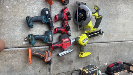 Drill Guns, 2 Flashing Lights , Sealer Gun, Saw. You Must Take All , They All Go At The Same Time