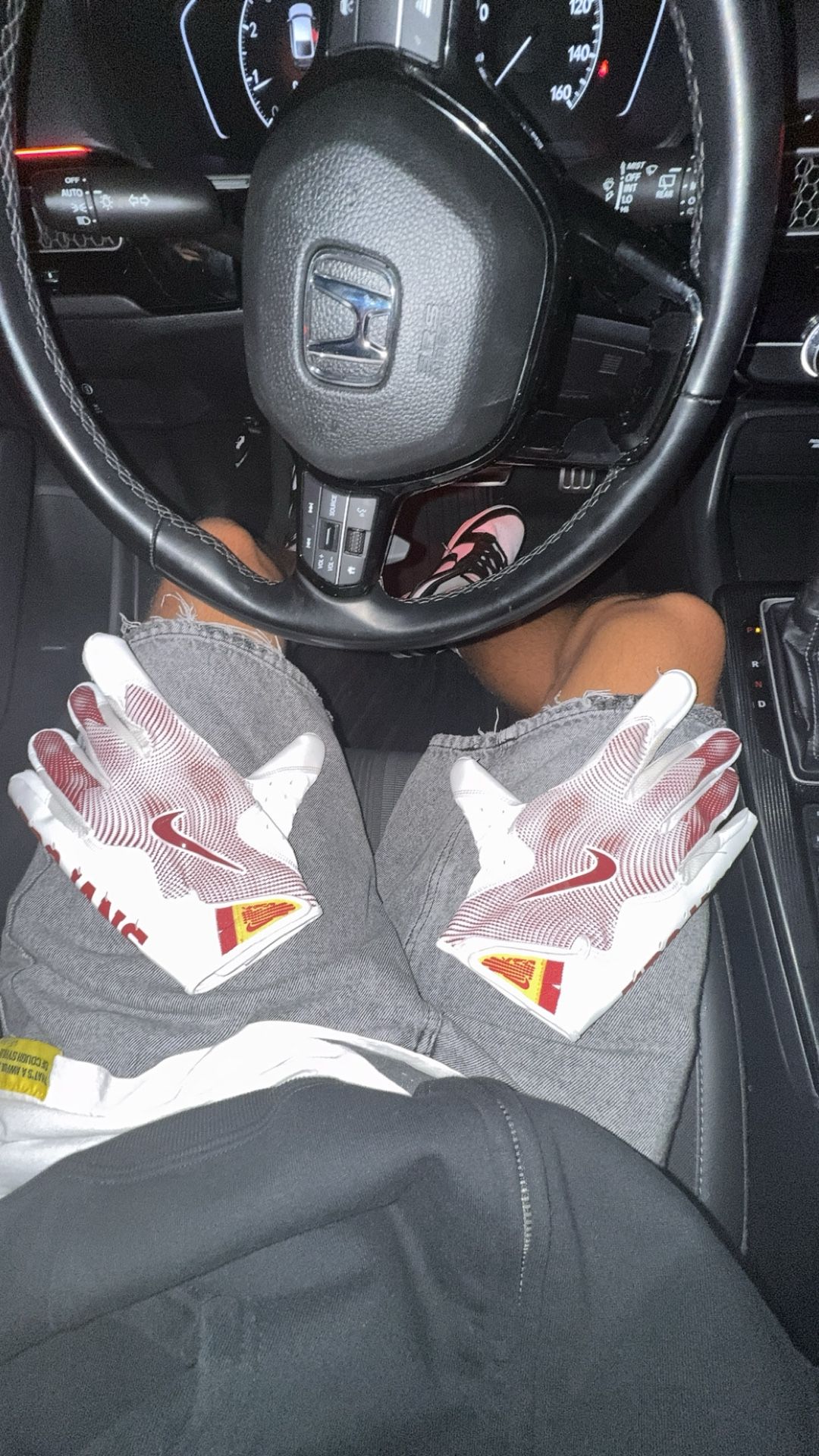 3XL USC COLLEGE FOOTBALL GLOVES NEW