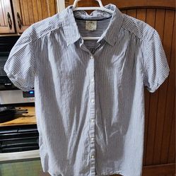 LARGE WOMANS ST. JOHNS BAY BLUE  & WHITE SHORT SLEEVE