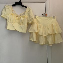 Juniors Yellow Skirt Outfit 