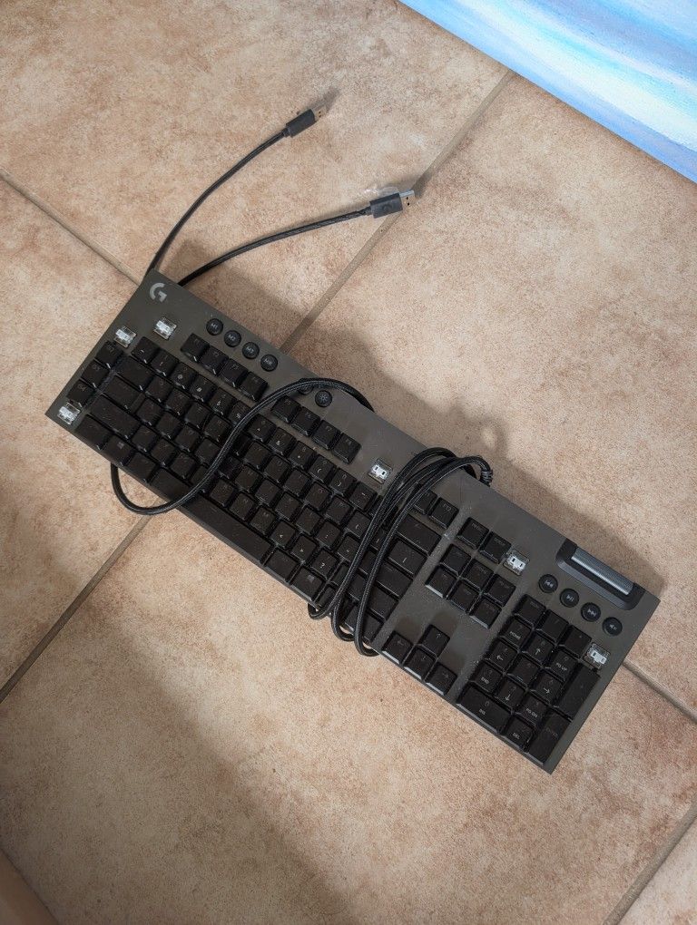 Logitech 915 Wired Gaming Keyboard