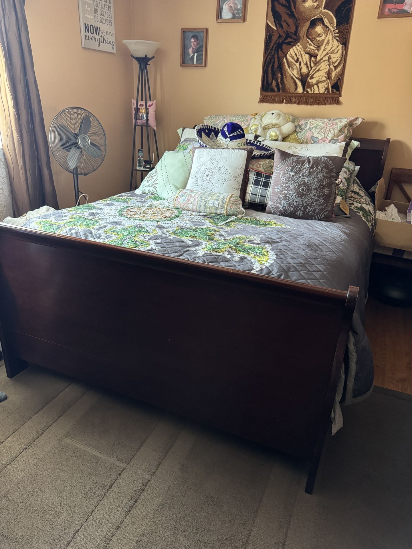 Cherry Queen Bedroom Set In Awesome Condition