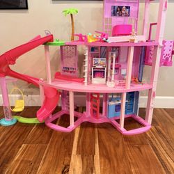 Barbie Dream House 