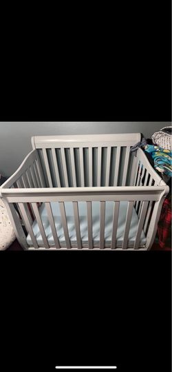 Mini Crib plus mattress
