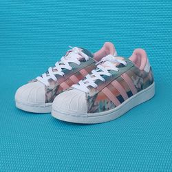 Adidas Superstar Fashion Sneakers
Women's Size 7