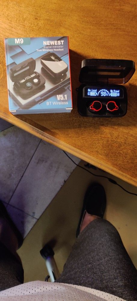 New Bluetooth Wireless Headsets With Earbuds