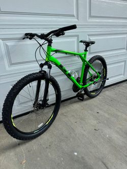 GT Mountain Bike Size xlarge Wheels 27.5 Speeds 24 dis. Brakes