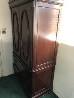 Brown dresser