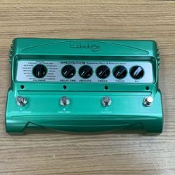 LINE 6 DL4 DELAY MODELER PROGRAMMABLE DELAY & 14 SECOND LOOP SAMPLER.