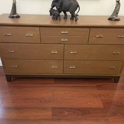Modern 7 Drawer Dresser