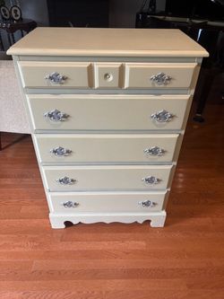 5-Drawer Wooden Dresser - Free Local Delivery!!