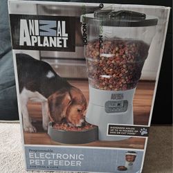 Animial Planet Programmable Electronic Pet Feeder 
