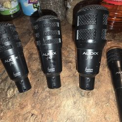 4 Audix Mics.  1 Snare And 3 Tom Mics 
