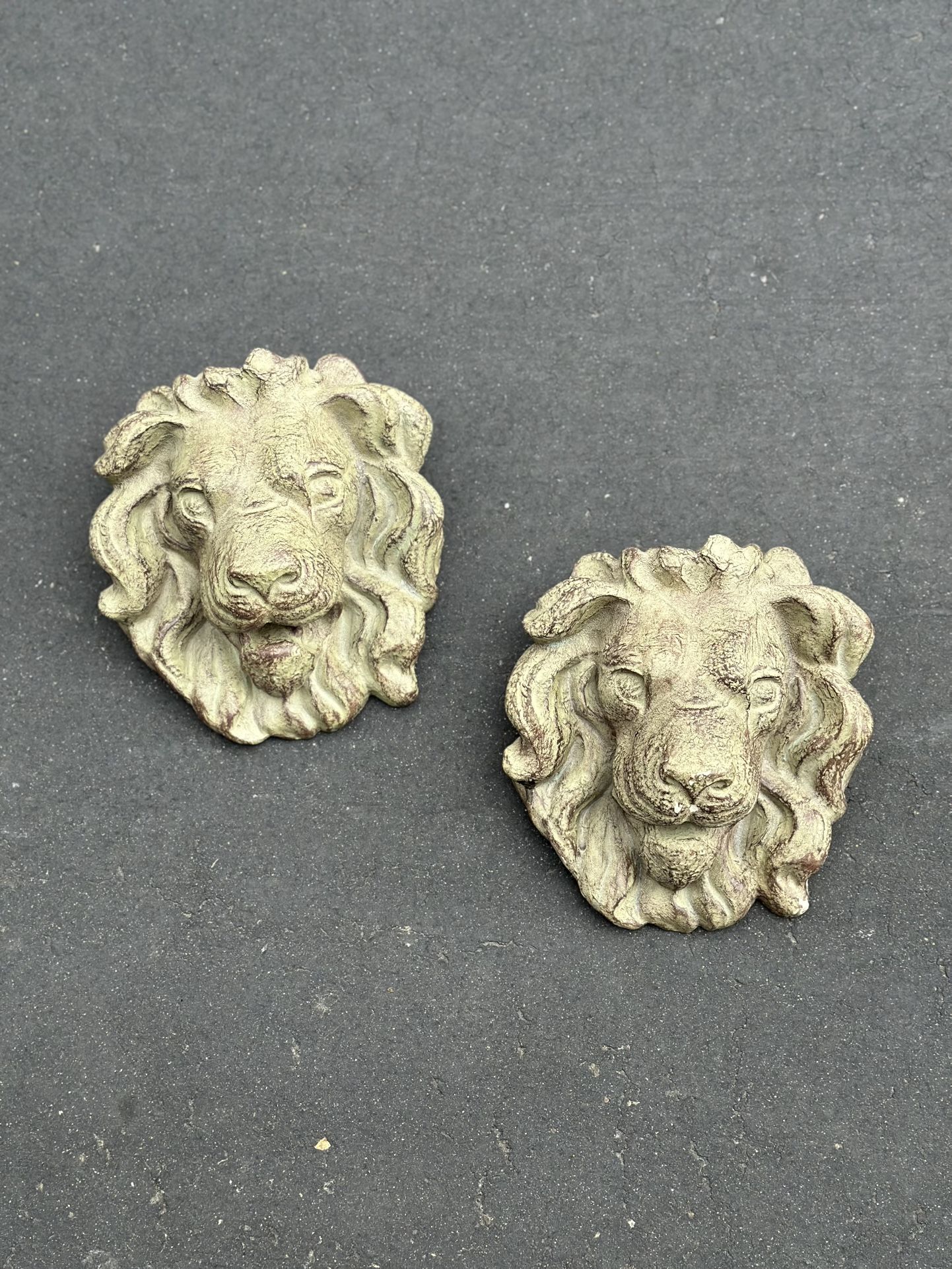 Set of 2 Lion Head Wall Bust 3D Mount Art Resin Sculpture Green Brown Garden