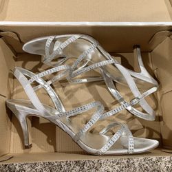 Womens/Juniors silver formal homecoming heels size 10