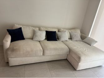 Modern Cream Sectional Sofa with Reversible Ottoman – Must Pick Up Today