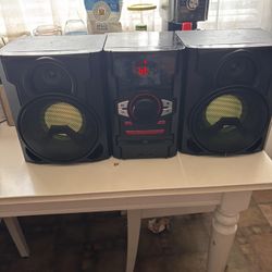 Stereo And Bass Speakers 