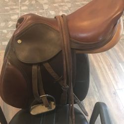 Wessou English jumping saddle like new 17 inch
