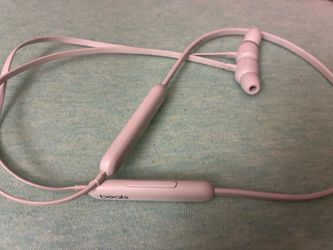 Beats Wireless In-Ear Earphones white