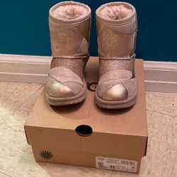 Toddler Ugggg Boots Size 11