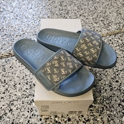 Jimmy Choo Fitz Smoky Blue Nappa Leather And JC Monogram Denim Slides Size 7 

GORGEOUS Leather & Denim Jimmy Choo slide sandals