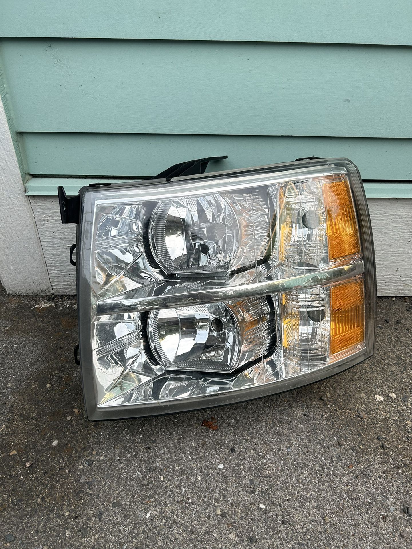 Silverado Headlight DRIVER SIDE