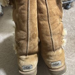 Uggs women’s size 8 Bailey Button Triplet