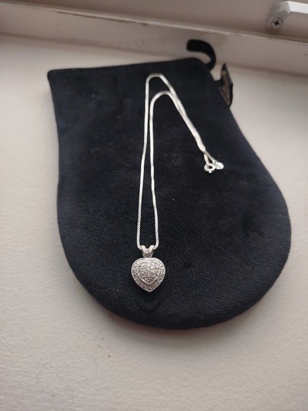 Pictures Don't Do It Justice!!! 925 Sterling Silver Necklace And Heart Pendant 