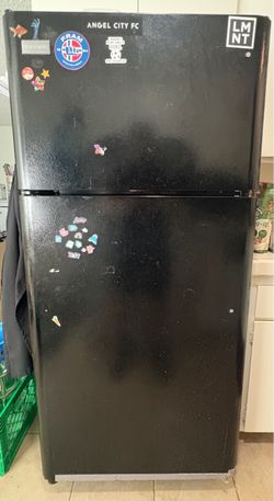 Frigidaire Refrigerator – Great for garage!