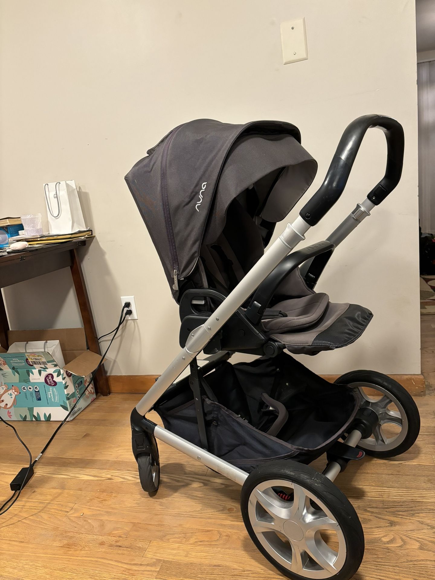 nuna baby stroller / kids seat stroller