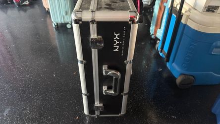 NYX PRO MAKE UP CARRY CASE $80
