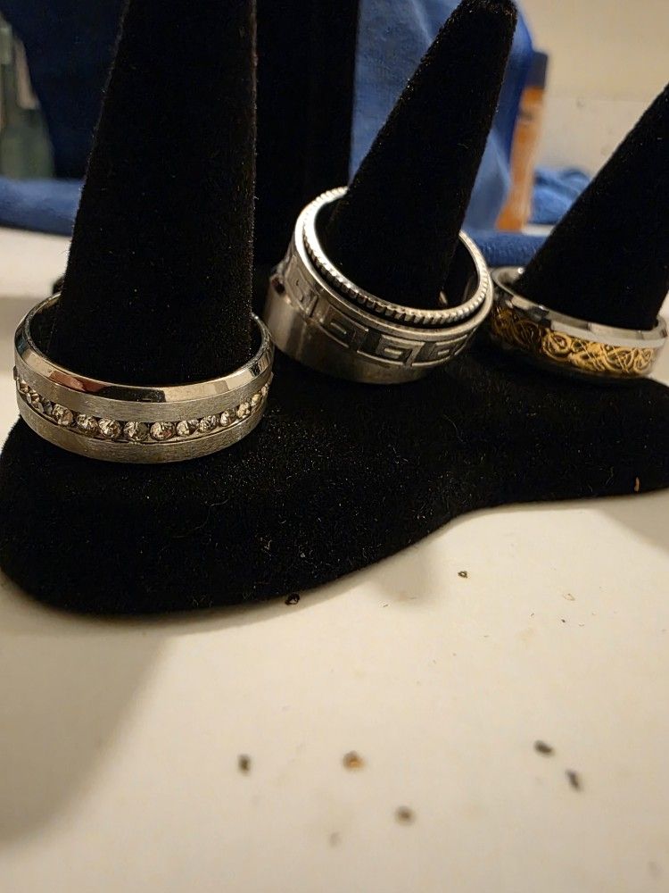 Mens RINGS 9.5 GOLD AND SILVER COLOR STAINLESS