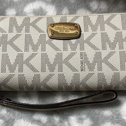 Authentic Michael Kors Wristlet 