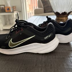 Size 6 Women Running shoes 