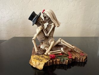 Summit Collection “Love Never Dies” Skeleton Bride & Groom Figurine – Halloween Decor