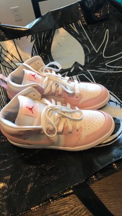 Jordan pink shoes