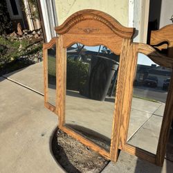 Collapsible Mirror For A Dresser