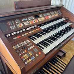 Majestic Kawai 3-Manual Organ SR-6 Digital Electronic With Bench and recorder