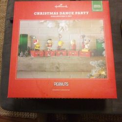 Hallmark Peanuts Christmas Dance Party Collectors Set Special Edition