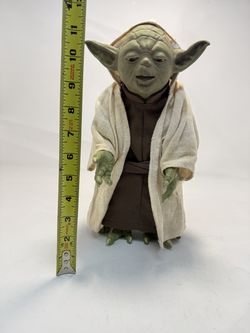 Star Wars Yoda 11" Talking Interactive Figure