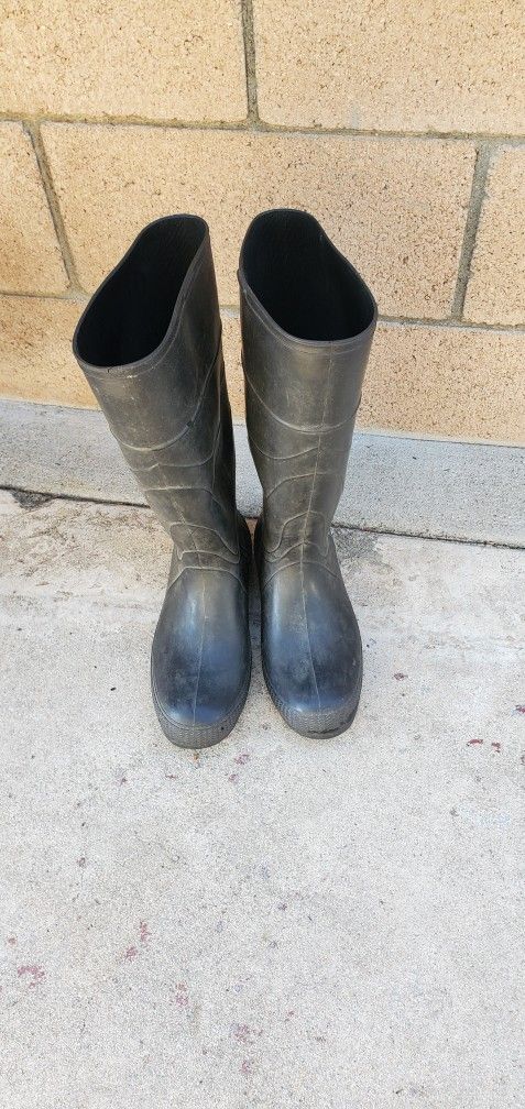 Red Ball Rubber Boots