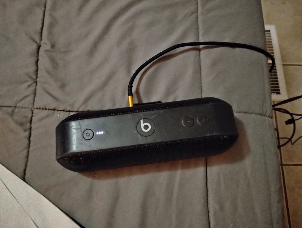 Beats Pill+ A1680 portable Bluetooth Speaker