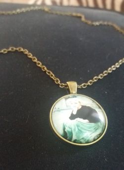 NECKLACE PICTURE OF MARILYN MONROE 1 1/2 INCHES INSIDE GLASS
